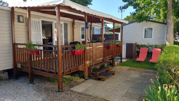 NICE MOBIL-HOME * 40 M² 8 PERS air-conditioned shaded.
